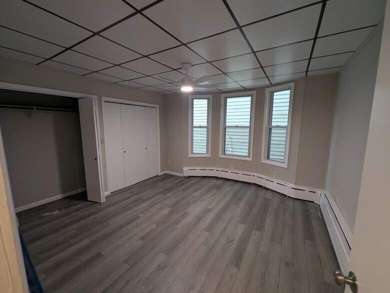 Building Photo - 414 W Broad St