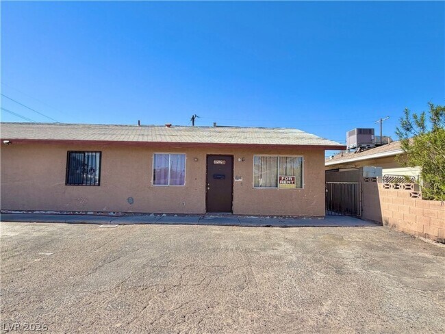 Building Photo - 3717 Lillis Ave