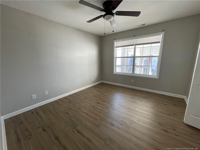 Building Photo - 267 Waterdown Dr