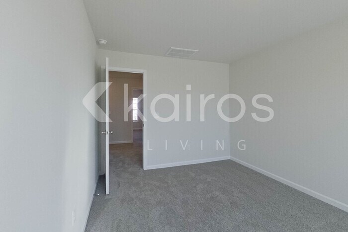Building Photo - 2083 Banyan Cir