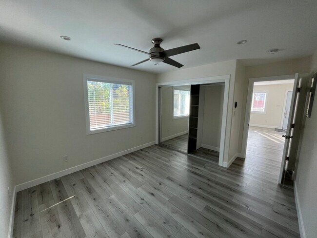 Building Photo - 2BR ADU w/dishwasher, in-unit laundry + ou...