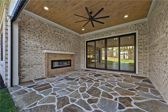 Building Photo - 2447 Rock Maple Dr NE