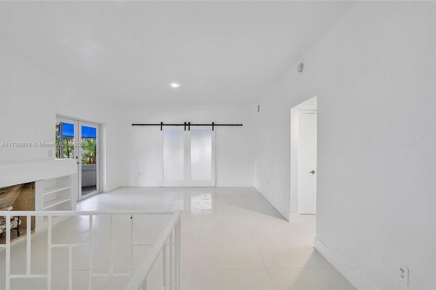 Building Photo - 600 Surfside Blvd