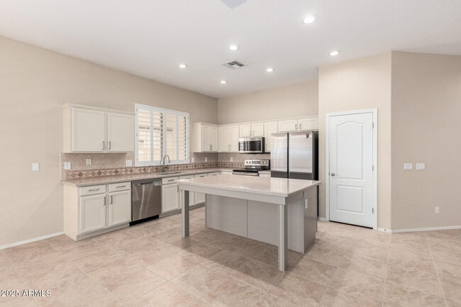 Building Photo - 2731 W Cottonwood Ln
