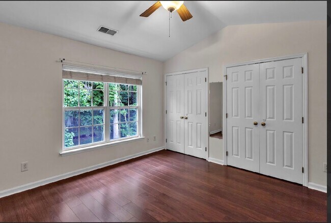 Building Photo - 203 Twin Tree Dr