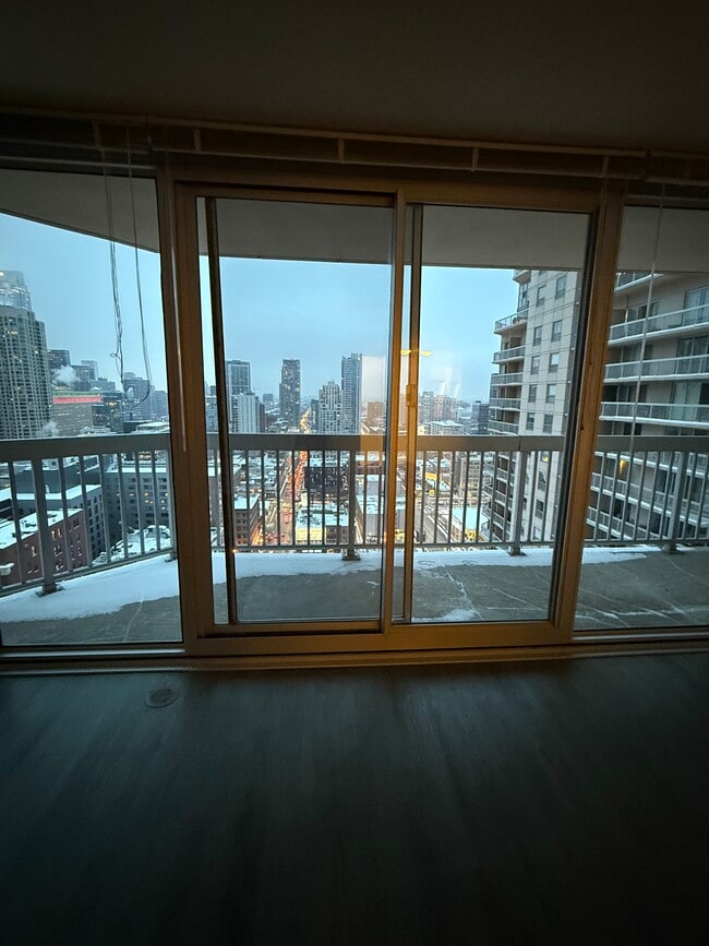 Building Photo - 544 N State St