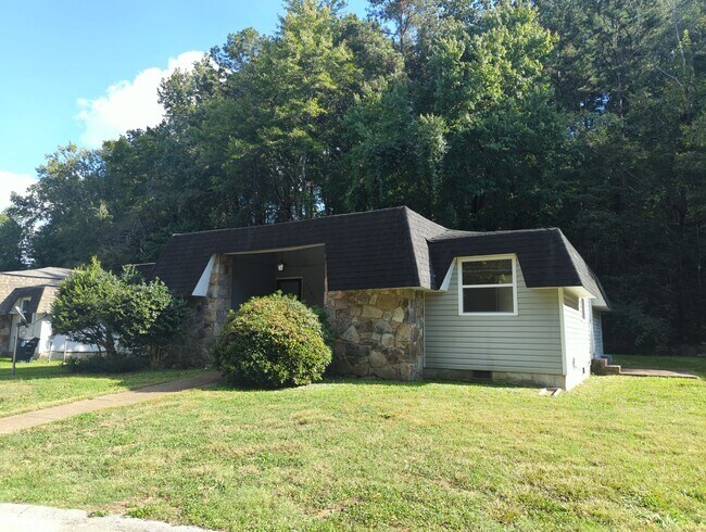 Building Photo - 3718 Fountain Ave