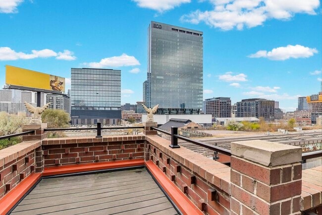 Building Photo - 816 W Hubbard St