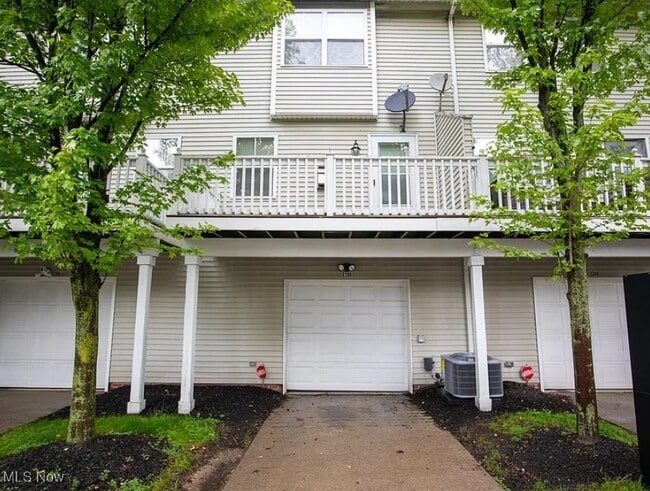 Building Photo - 2198 Noble Rd