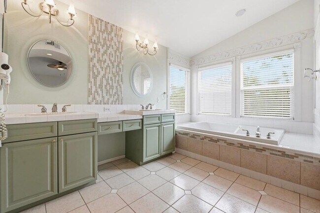 Building Photo - 5643 Willowmere Ln