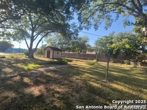 Building Photo - 205 Maple Dr