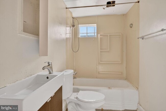 Building Photo - 1701 6th St NW