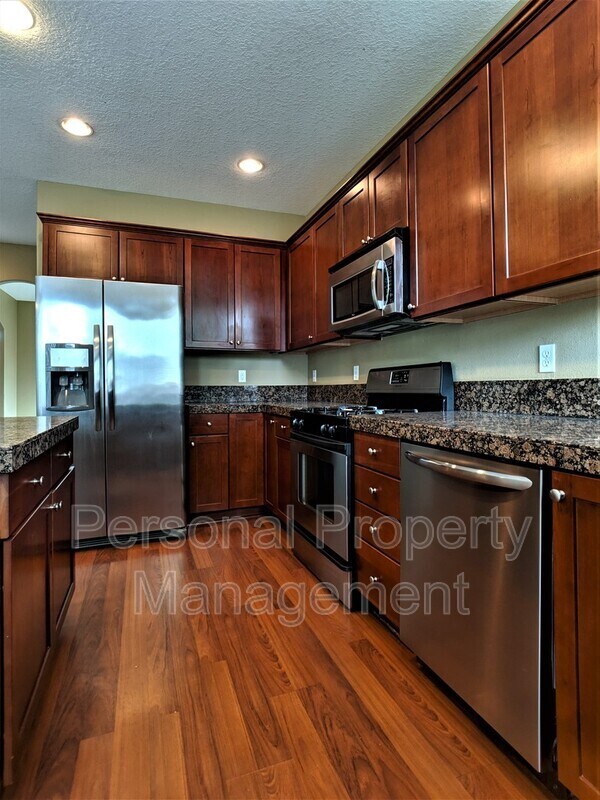 Building Photo - 10405 NE 98th Ave
