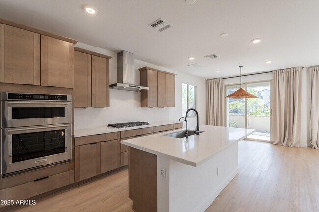 Building Photo - 4831 S Molly