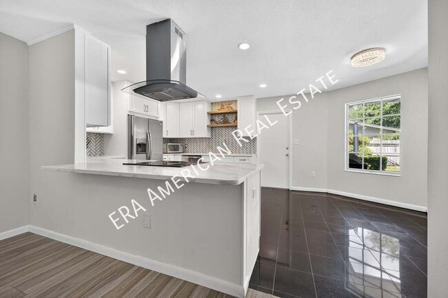 Building Photo - 614 Merioneth Dr NE