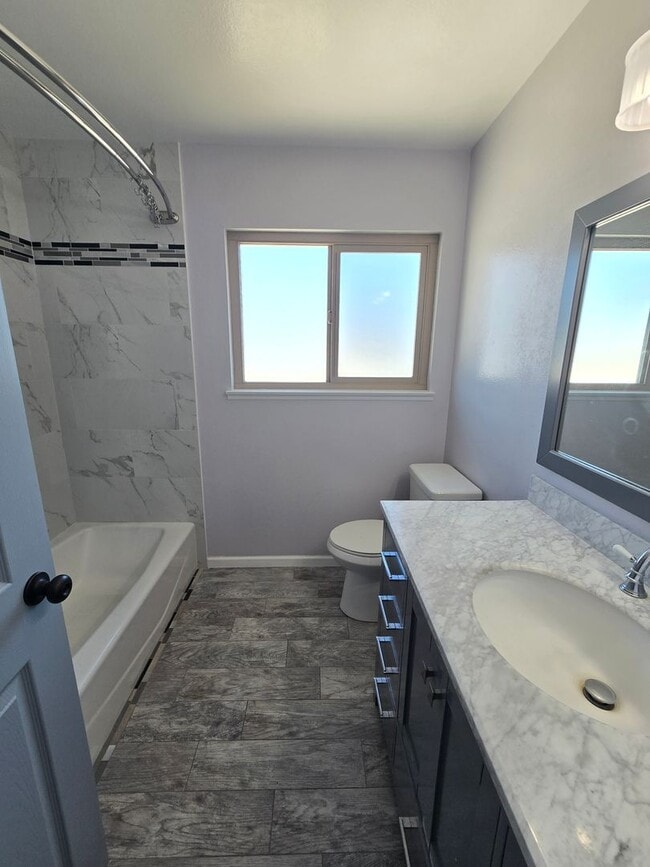 Building Photo - Cozy 2 bed 2 bath