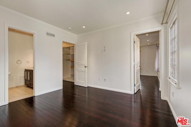 Building Photo - 329 N McCadden Pl