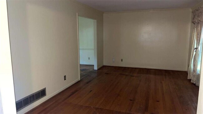 Building Photo - 416 Barbashela Dr
