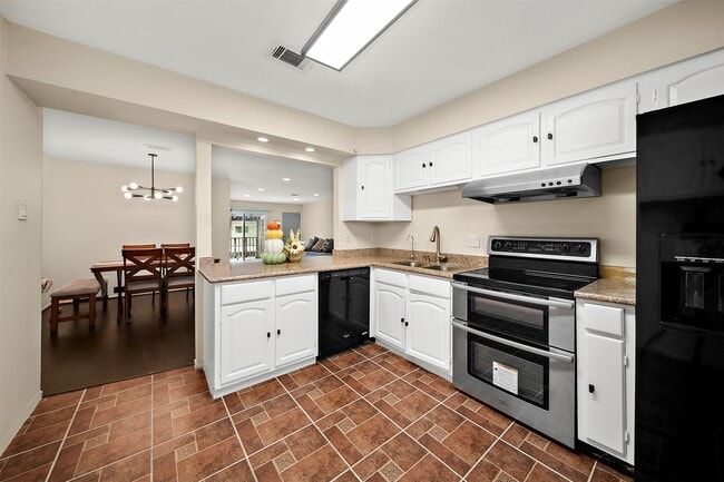 Building Photo - 12971 Trail Hollow Dr