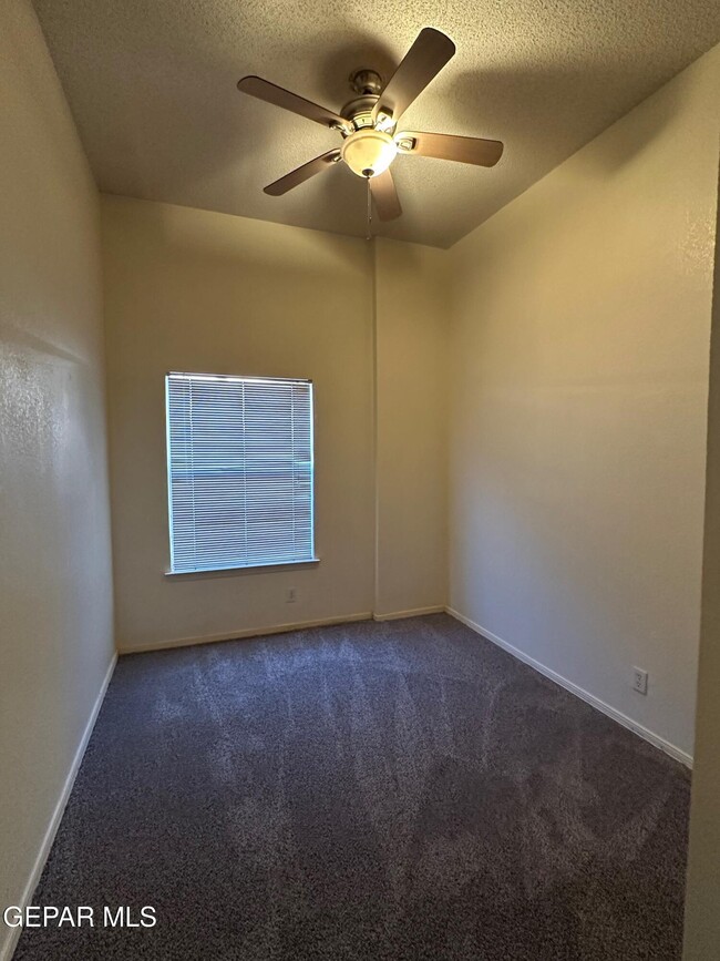 Building Photo - 380 Jardin Bello Ave