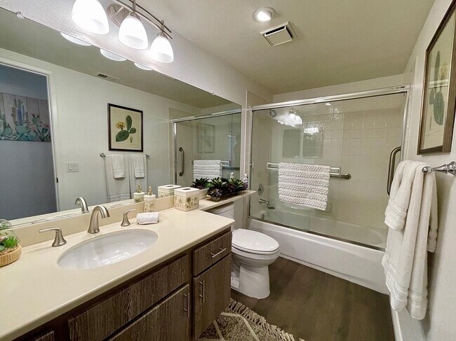 Building Photo - 41539 Woodhaven Dr W