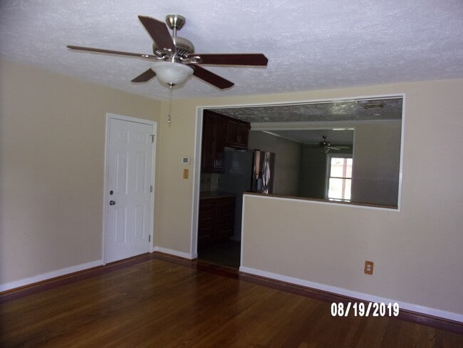 Building Photo - 7418 Jalna St