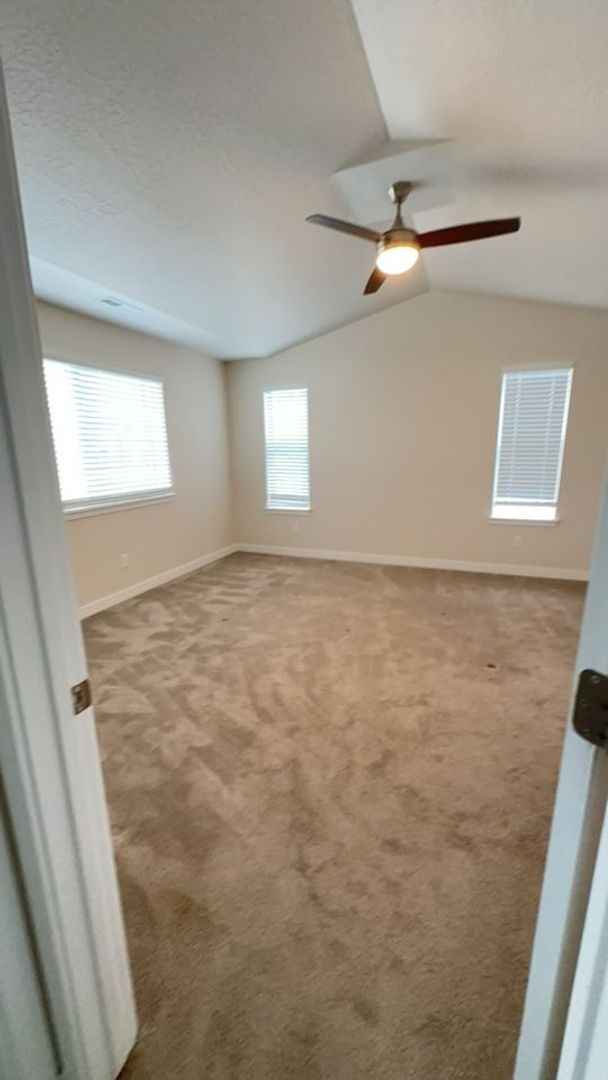 Building Photo - Lovely NSL Townhome - available this month!