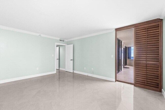 Building Photo - 5070 N Ocean Dr