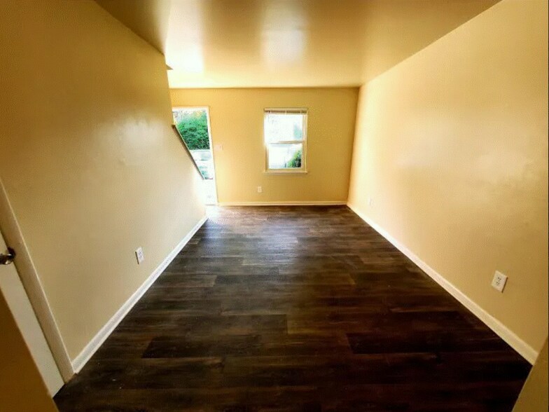 Building Photo - 1708 Carlisle Ave