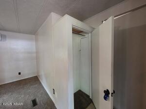 Building Photo - 2800 S White Mountain Rd