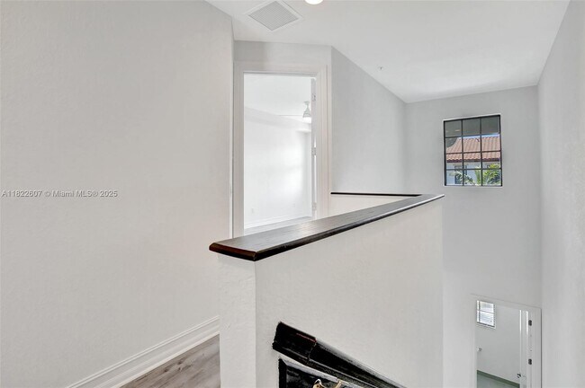 Building Photo - 11549 SW 13th Ct