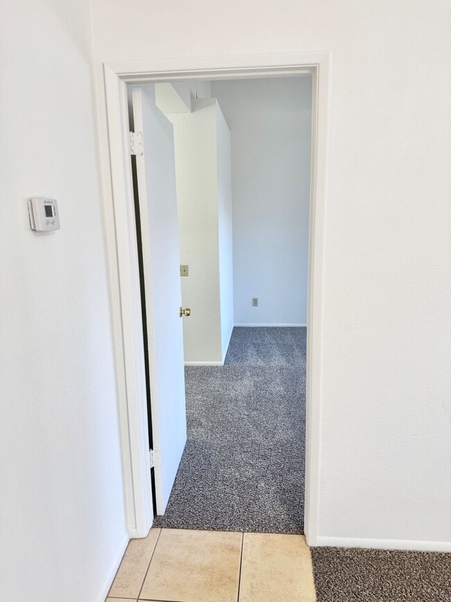 Building Photo - 2 Bedroom/2 Bath Home! Has Backyard, One Car Garage, NO HOA!