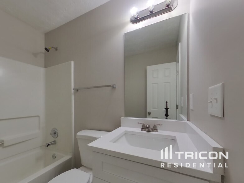 Building Photo - 6526 Revena Ct