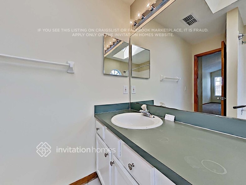 Building Photo - 1603 Chatham Cir