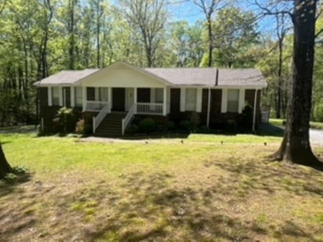 Building Photo - 3 Bedroom, 2 Bath home.