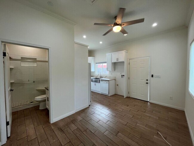 Building Photo - MOVE-IN READY! House w/full guest unit; near Ventura Blvd!