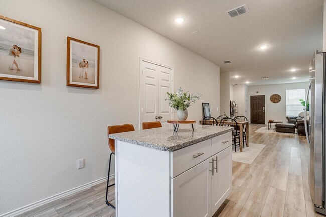 Building Photo - Beautiful Home in Highly Desired Sunset Pointe- 3 Bed, 2 Bath in SW Fort Worth- Crowley ISD- 76123