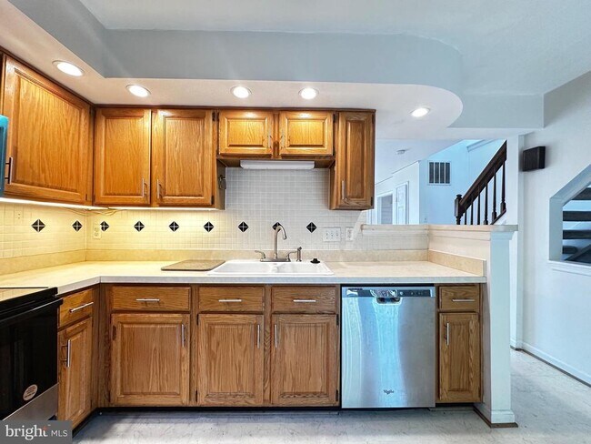 Building Photo - 9799 Mock Orange Ct