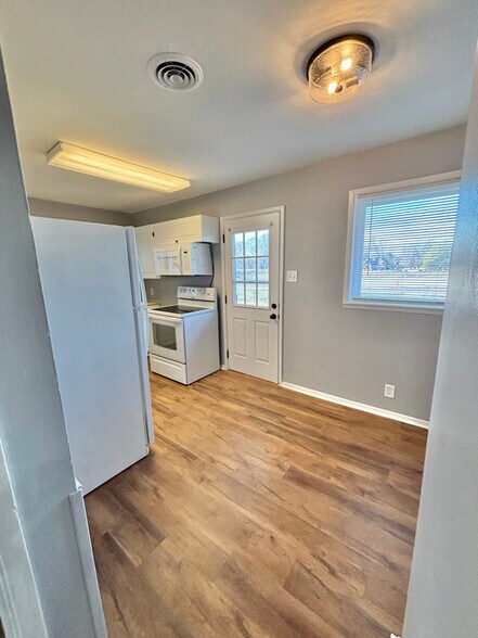 Building Photo - 720 Neal St