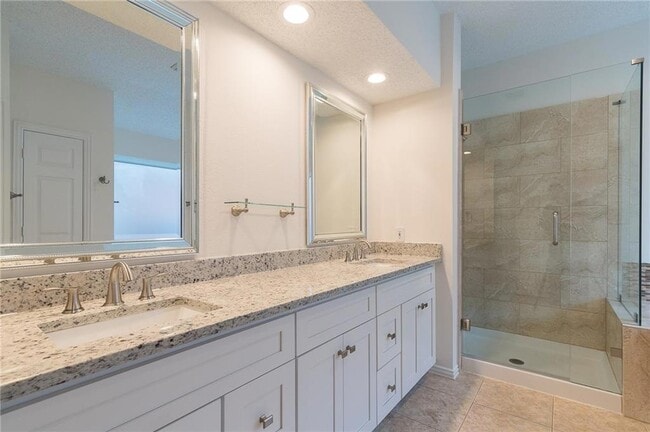Building Photo - 2108 Monticello Cir