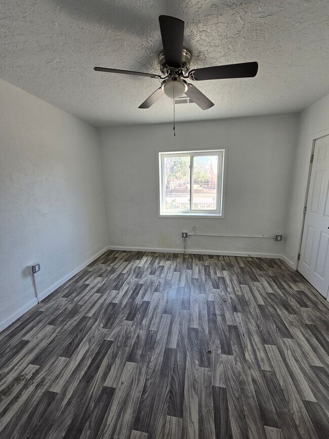 Building Photo - 1121 Walter St SE