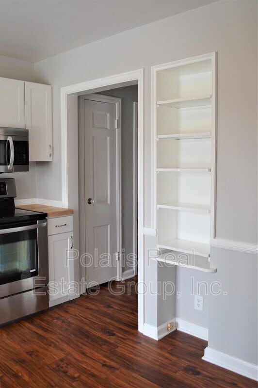 Building Photo - 6057 Rosslyn Ave