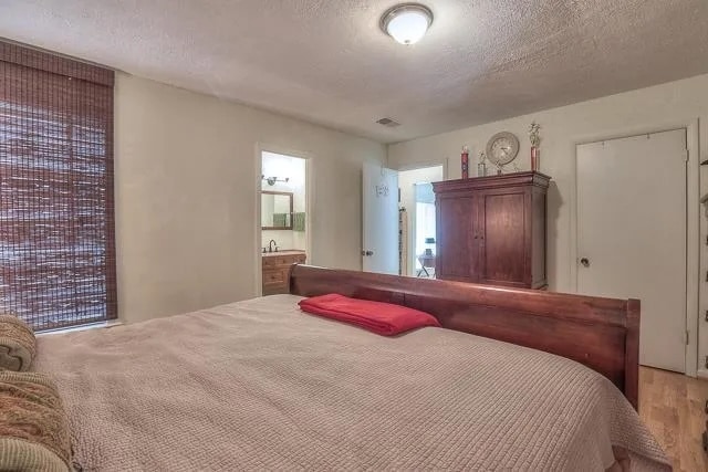 master bedroom - 810 Bellevue Rd