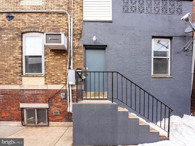 Building Photo - 1327 Snyder Ave