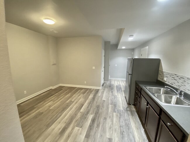 Building Photo - "Spacious 4-Bedroom Sanctuary with 3.5 Bat...