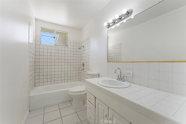 Building Photo - Move-In Ready 3-Bedroom Home on an Oversiz...