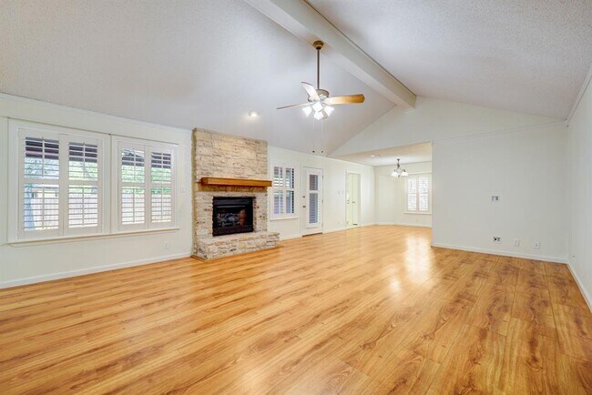 Building Photo - 1704 Foxfire Dr