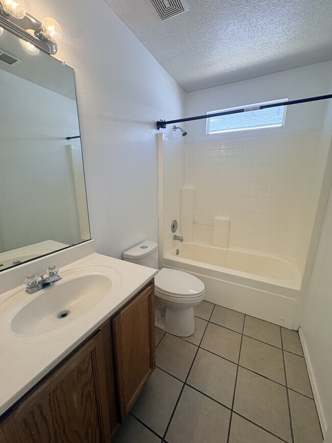 Building Photo - 8308 Vista Clara Ln SW