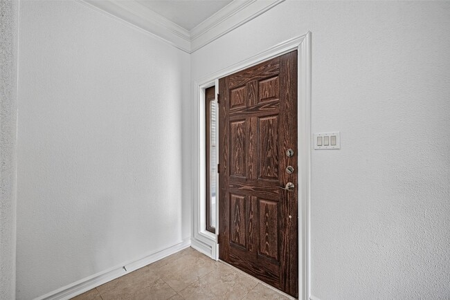 Building Photo - 2700 Revere St