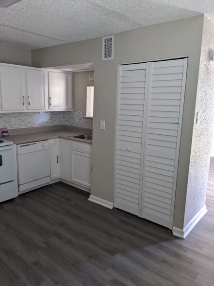 Building Photo - 3103 8th Ave